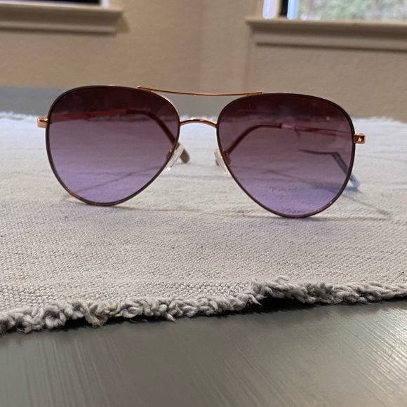 Tahari sunglasses new - Picture 3 of 16
